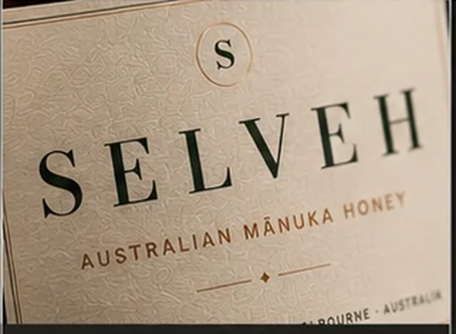 Close-up packaging concept of the textured ivory SELVEH label
